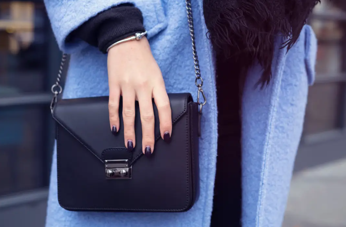 8 Things You Must Carry in Your Handbag Business Owner’s Edition