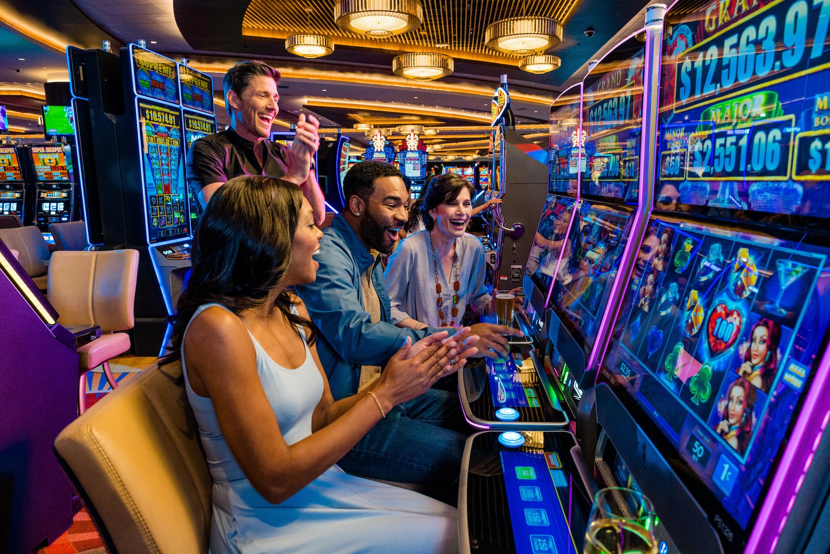 Playing with Profit: Transforming Casino Know-How into a Side Income -  Richannel