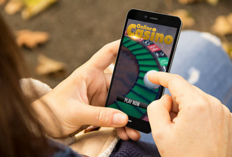 A woman trying to open an online casino on her smartphone