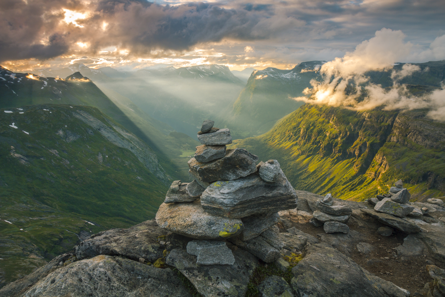 Photographing Natural Landscapes: Pro Tips and Spots in Norway - Richannel