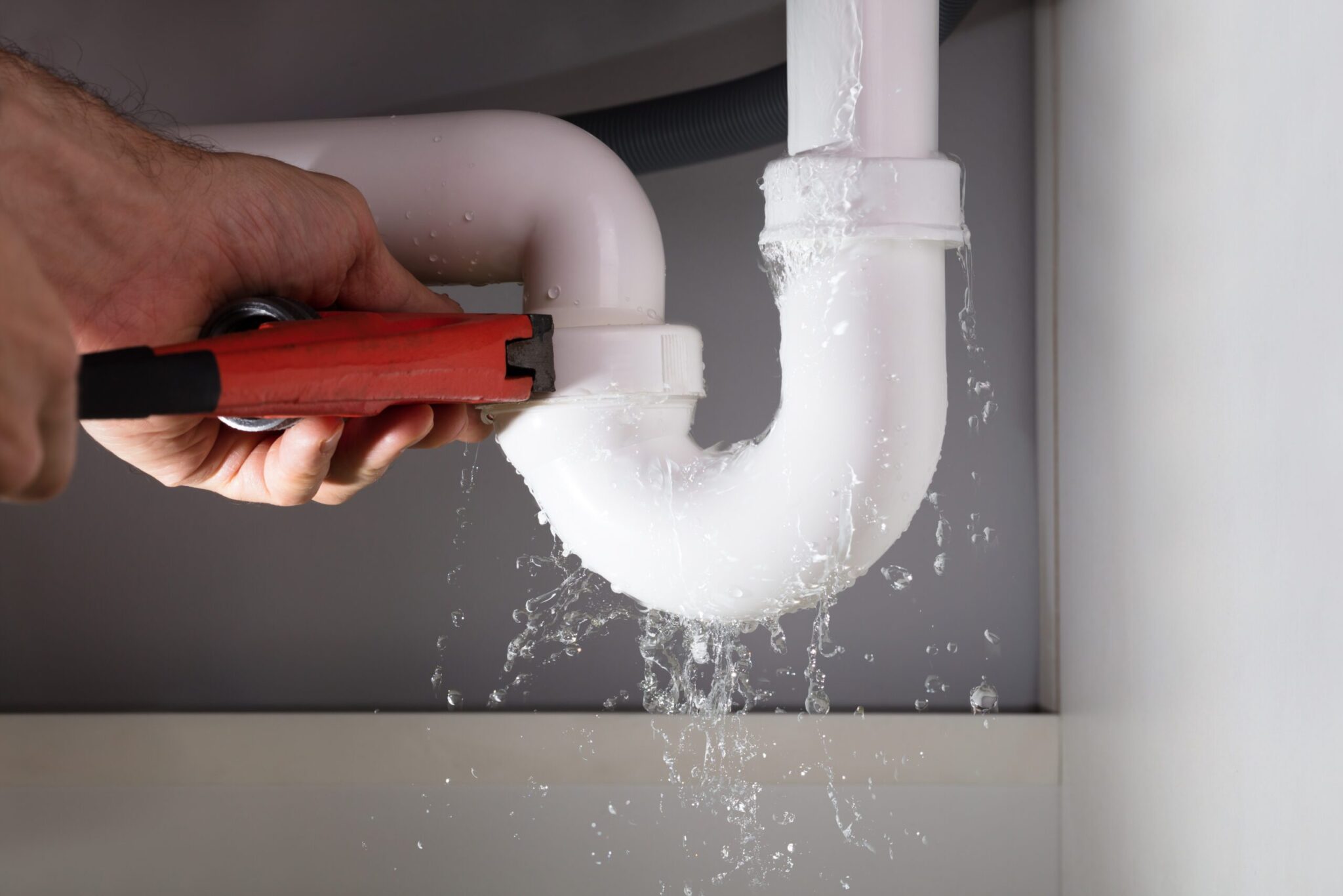 Navigating DIY Plumbing Fixes: A Guide for Homeowners - Richannel