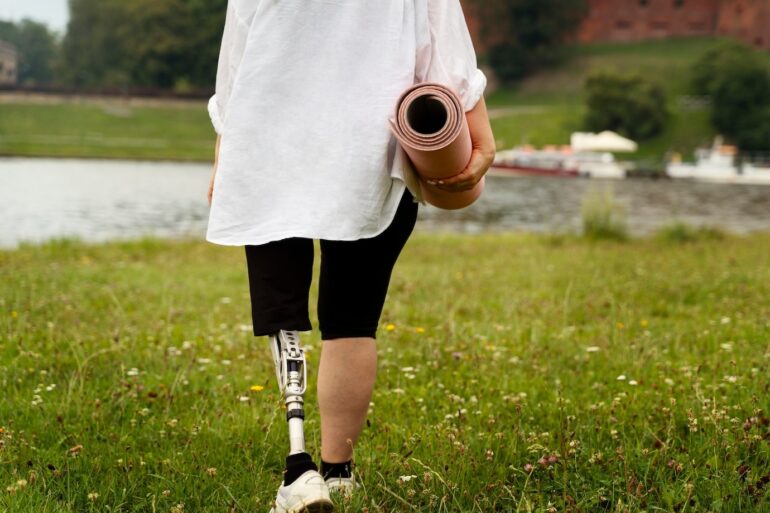 walk with prosthetic leg